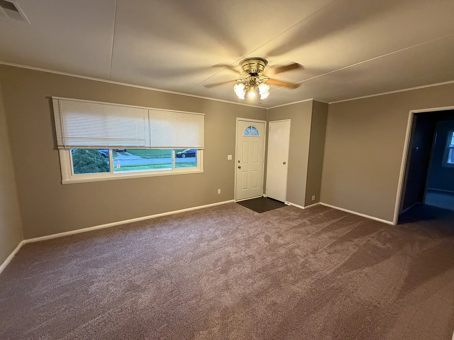3 bed, 875 sqft, $1,950 — Photo 2