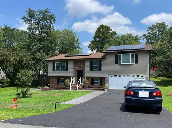2132 Hamway Dr, Fredericksburg, VA 22407