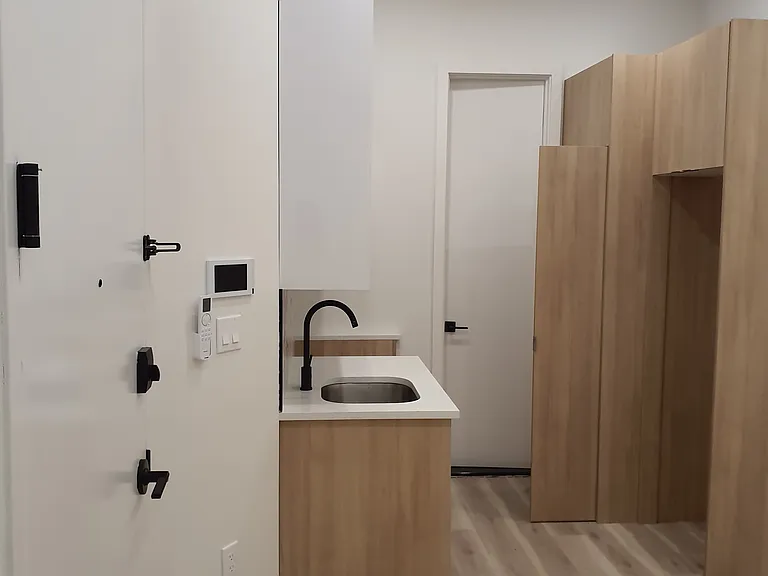 163 Park Ave #4R — Photo 1