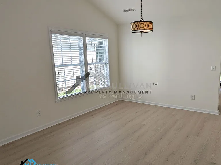 1327 Fairmont St — Photo 3