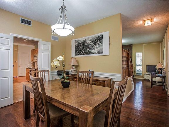 5th image of 549 Lake Forest Dr