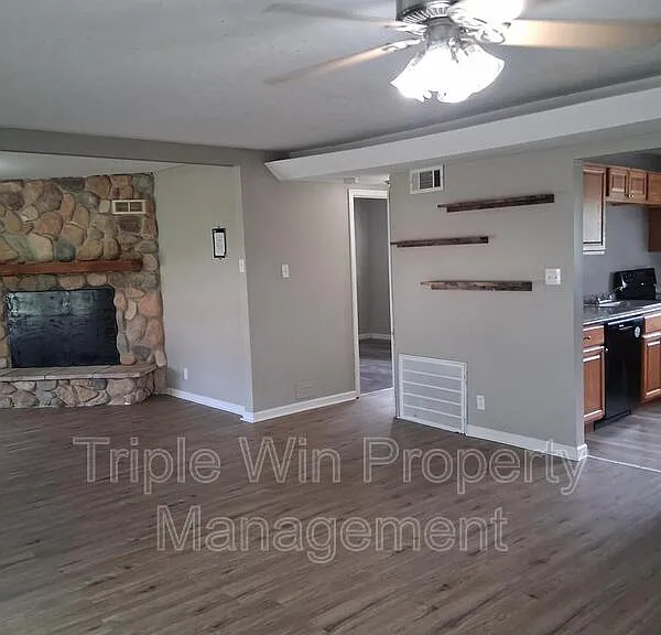 468 June Dr — Photo 6