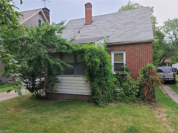 3rd image of 18314 La Salle Ave