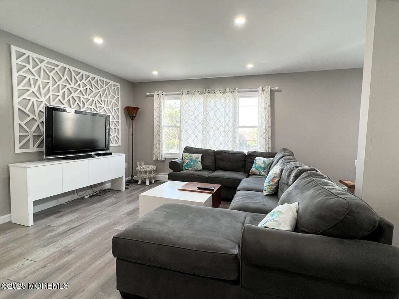 6 bed, 2852 sqft, $2,450 — Photo 4