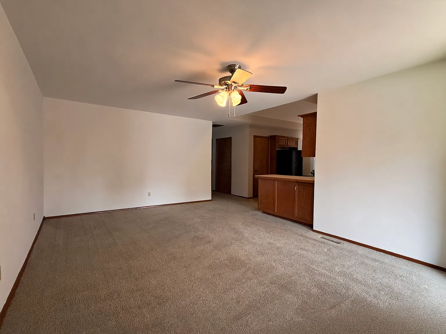 2 bed, 1250 sqft, $1,295 — Photo 2
