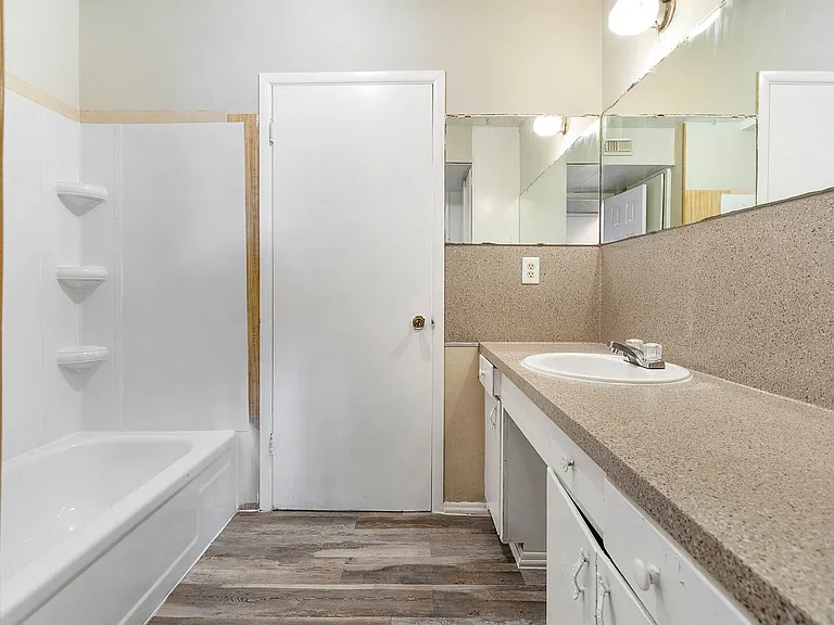 2729 Main St — Photo 11
