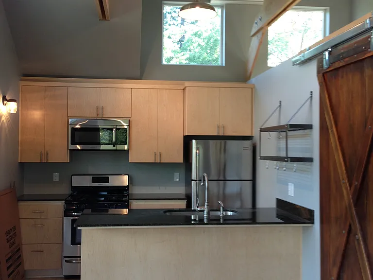 61 Morse Ave — Photo 6