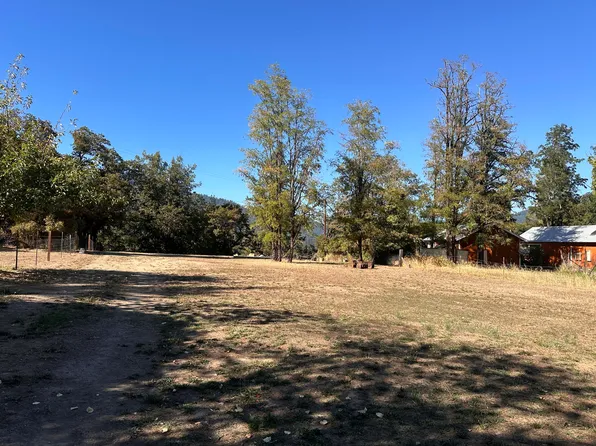 32 Willow Way, Willow Creek, CA 95573