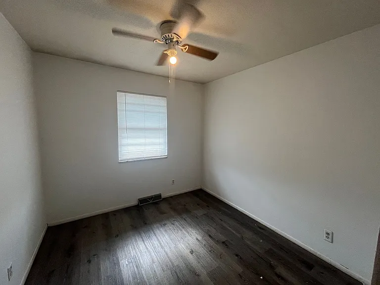 1308 Virginia Ave — Photo 6