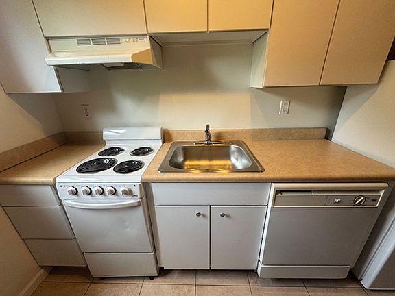 2nd image of 410 S Atlantic Ave APT 2