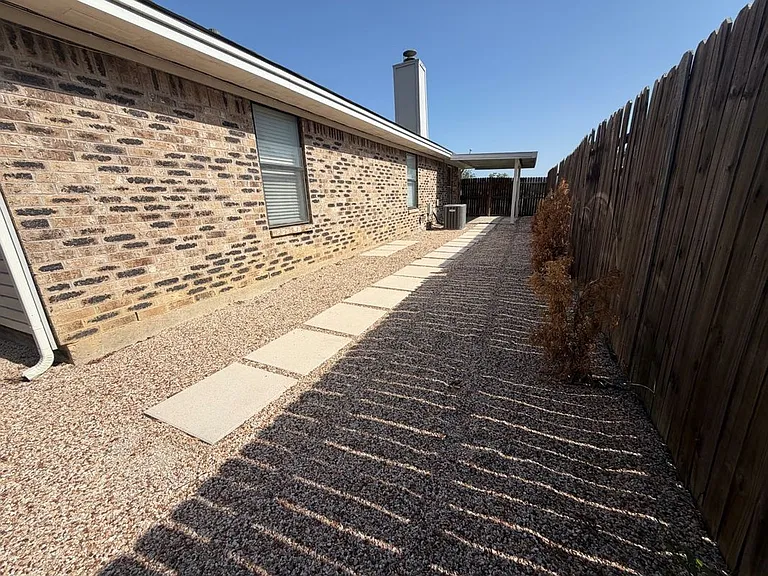 7501 April Ln — Photo 17