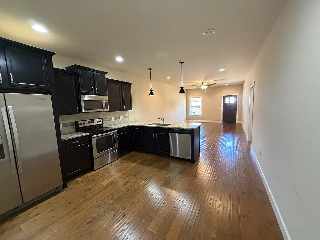 2 bed, 2.0 bath, 1102 sqft, $1,350 — Photo 3