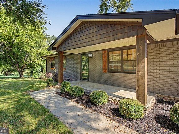 4th image of 488 Mountain Home Rd