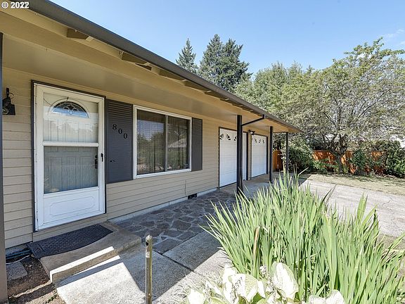 2nd image of 800 NE 98th Ct