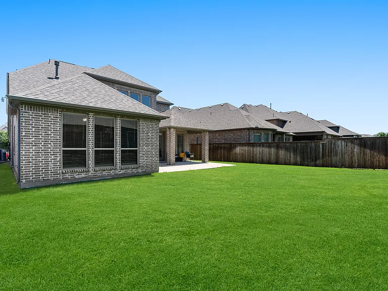 740 Dover Dr — Photo 4