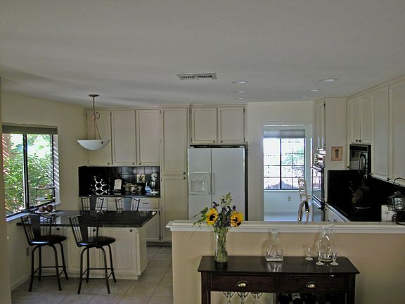 4th image of 2509 Country Club Dr