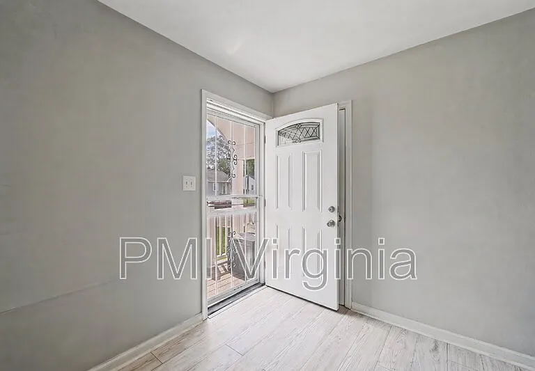 9 Laurel Dr — Photo 3