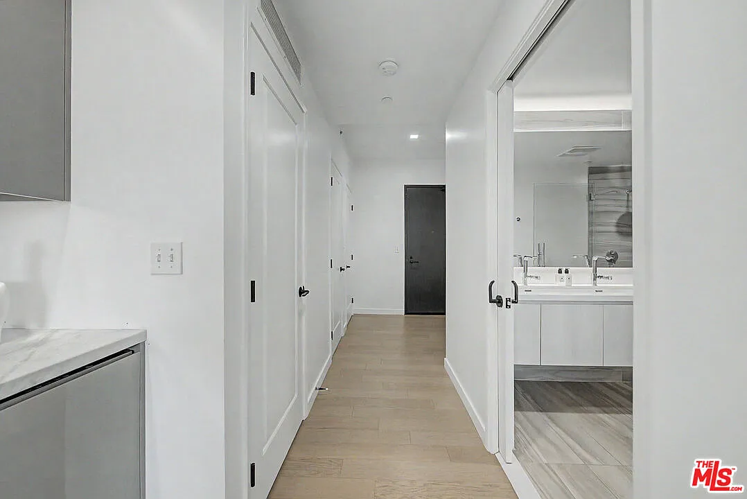 1 bed, 1.0 bath, 650 sqft, $3,200 — Photo 3