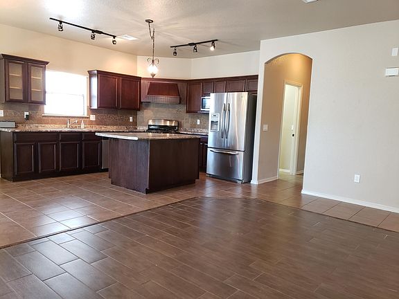 2nd image of 11537 Merejildo Madrid St