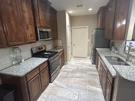 3rd image of 211 Bismark Palm Dr