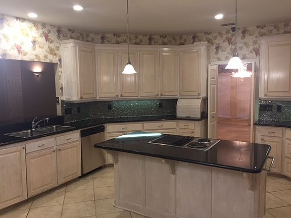 4th image of 18 Oak Forest Dr