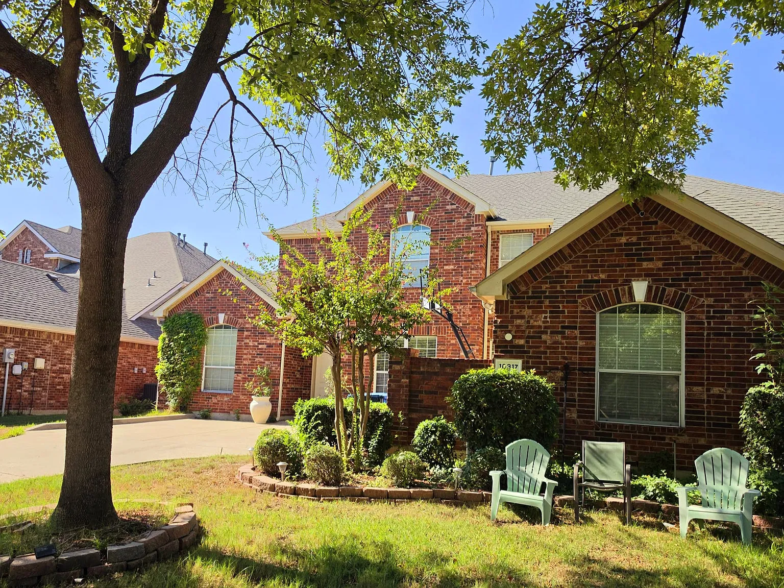 4 bed, 3914 sqft, $4,299 — Photo 2