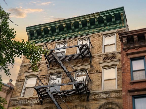 5th image of 25 Downing St APT 14