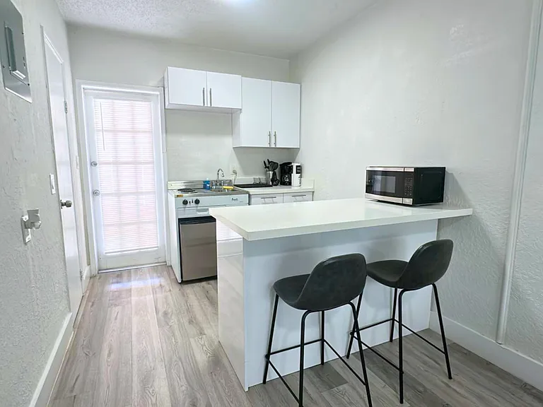 421 Sunset Dr #3 — Photo 6