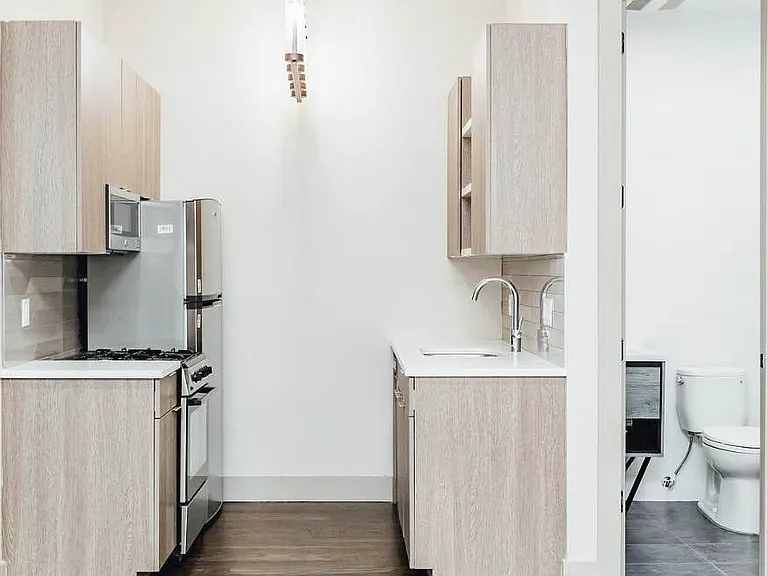 83 Stanhope St #4B — Photo 2