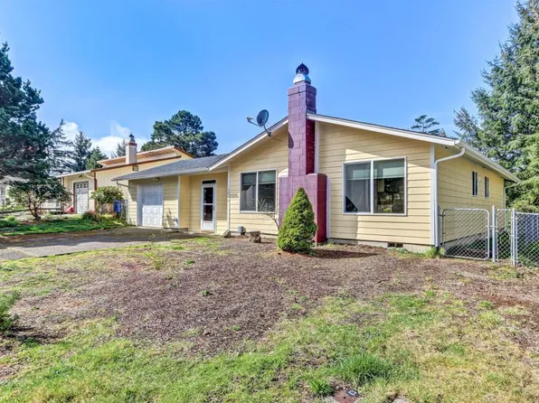 1010 SE Rolph Ct, Waldport, OR 97394