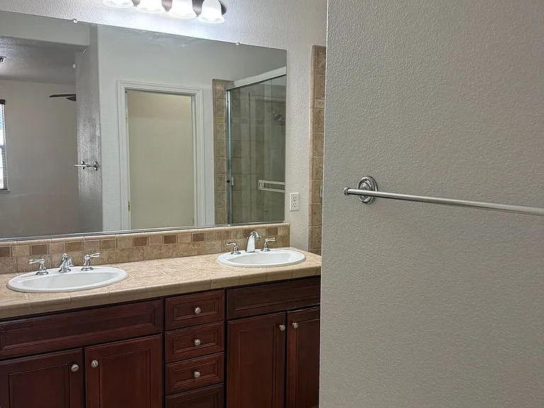 1402 Ferry Cir — Photo 13