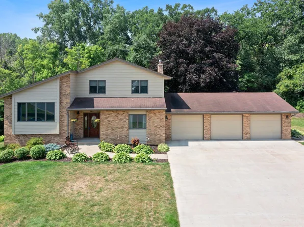124 Duck Pond Dr, West Saint Paul, MN 55118