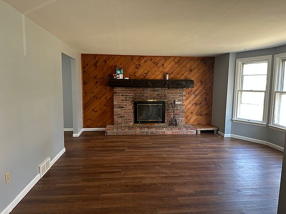 4th image of 17 Fairgreen Dr #2