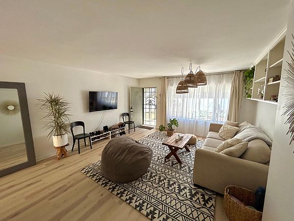 3rd image of 800 N Eucalyptus Ave