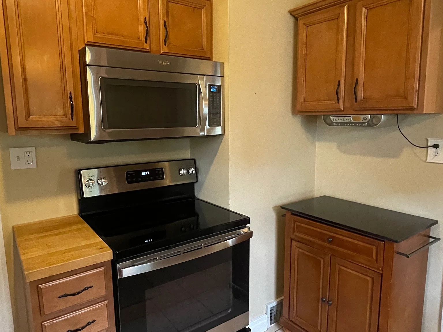 3 bed, 1.5 bath, $1,600 — Photo 3