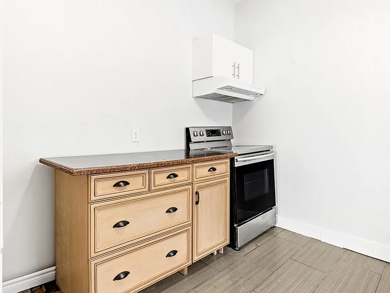 481 Besserer St #1 — Photo 7