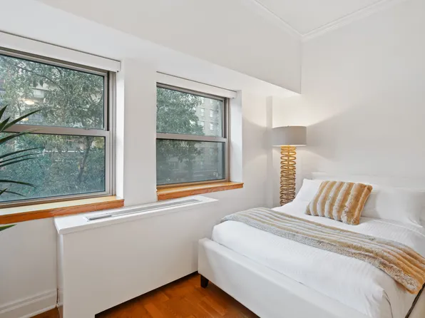 350 East 82nd Street 2G image 2 of 18