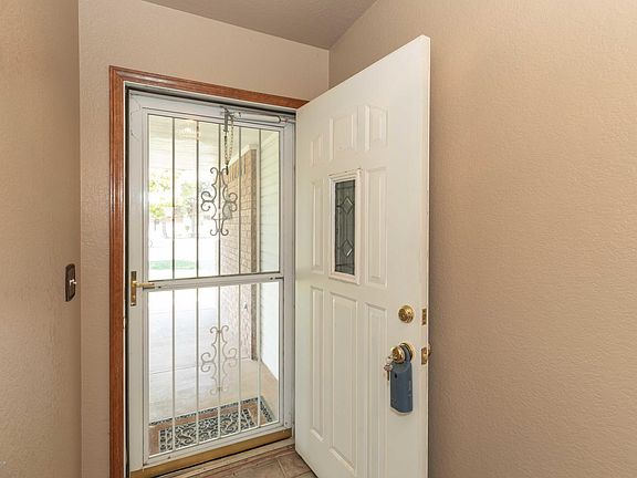 4th image of 6816 Columbia Ln