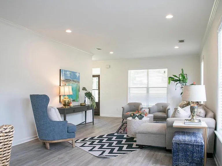 323 Christman Dr — Photo 10