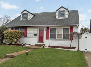 597 Seminole Rd, Franklin Square, NY 11010