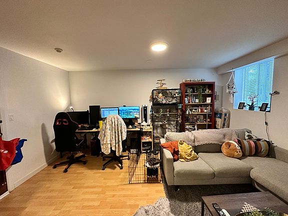 4th image of 3755 Cambie St