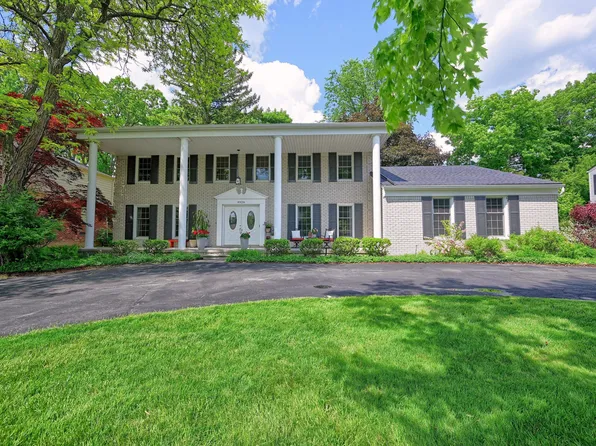 4926 Hardwoods Dr, West Bloomfield, MI 48323
