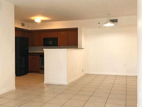 3rd image of 13820 NE 3rd Ct APT 305