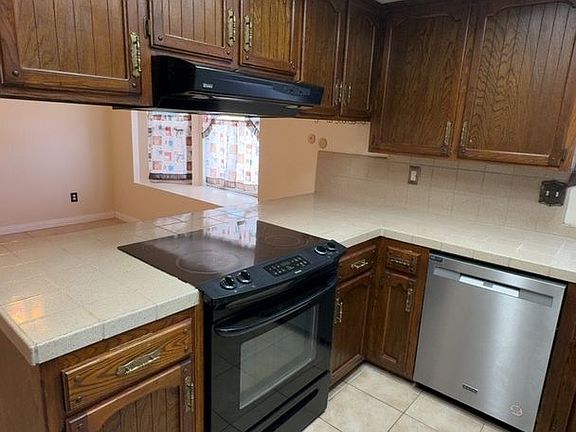 5th image of 2730 W Seeger Ave