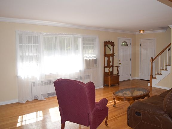 5th image of 685 Franklin Ave
