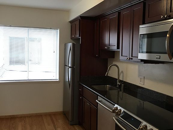 4th image of 2195 Beach St APT 101