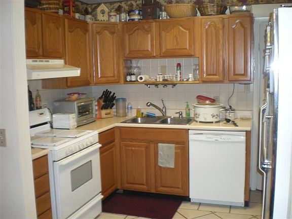 4th image of 484 Glenrose Ln