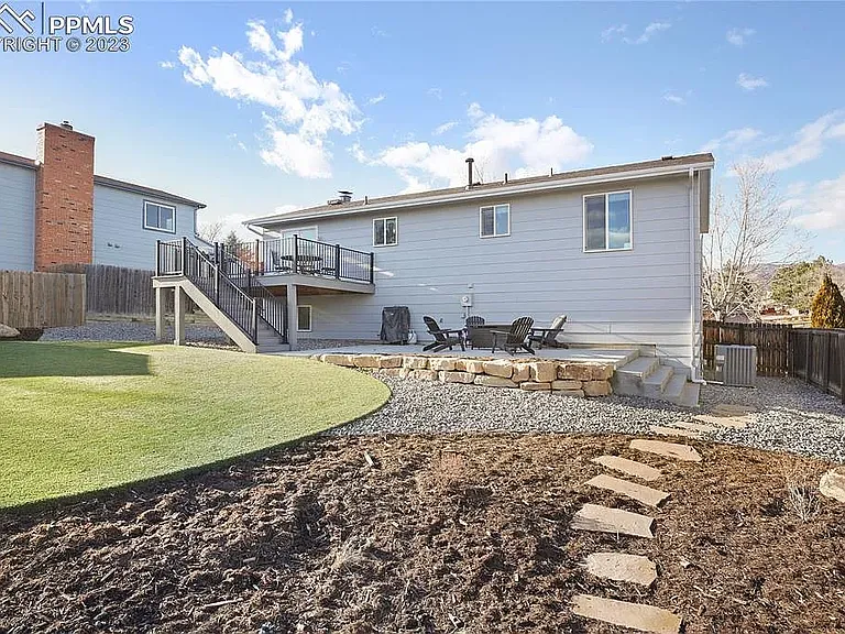915 Valkenburg Dr — Photo 28