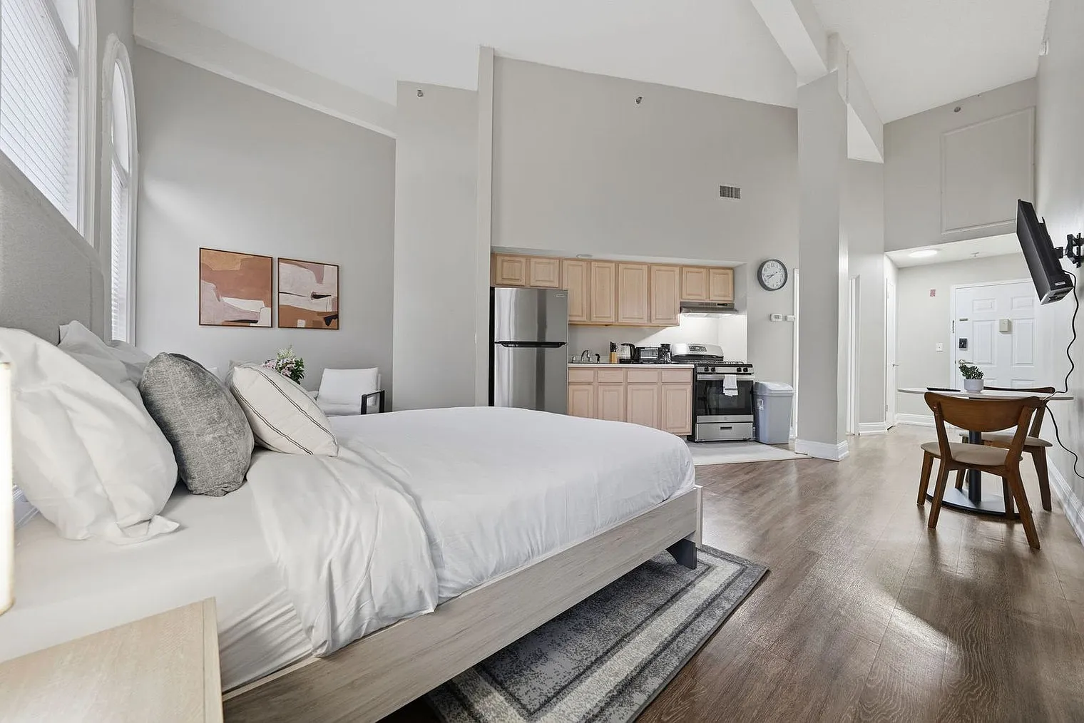 1 bed, 1.0 bath, 5285 sqft, $3,465 — Photo 3