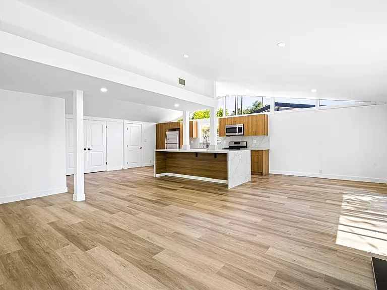6445 Oakdale Ave — Photo 3